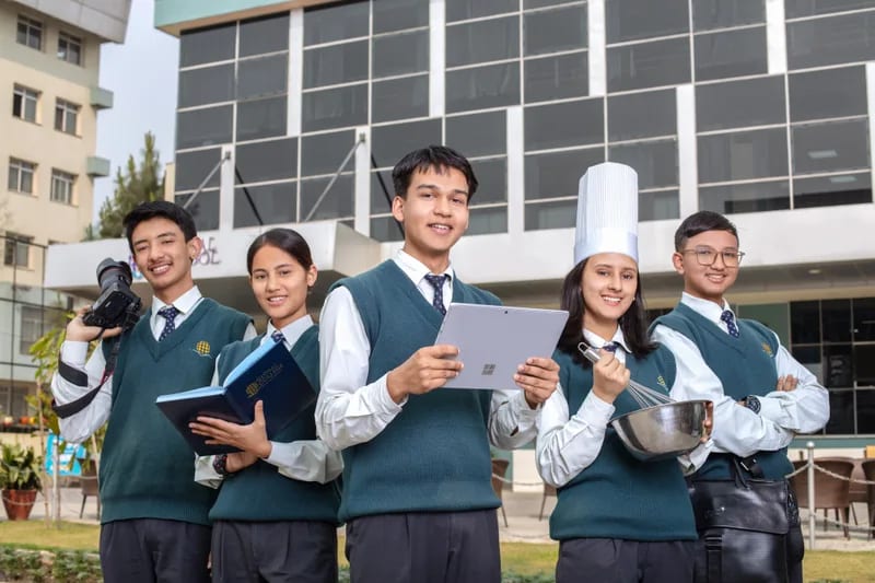 SHAPING FUTURE MANAGERS